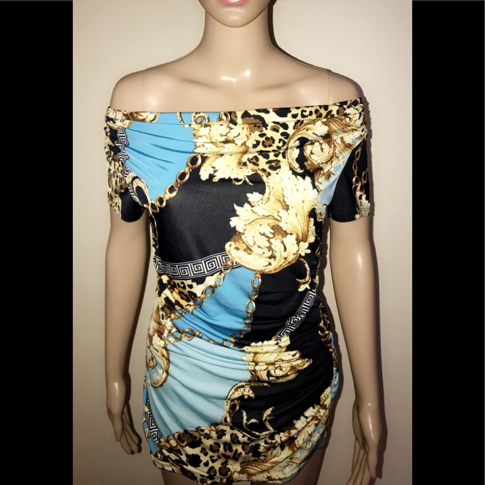 Carmen Marc Valvo blouse with print. - Picture 4 of 7